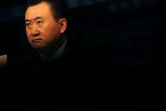 线下配资:王健林400万年薪为啥半年招不来总编辑？